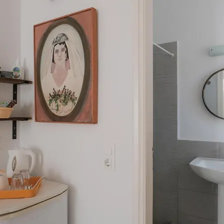 Angela's 2* Mykonos Town