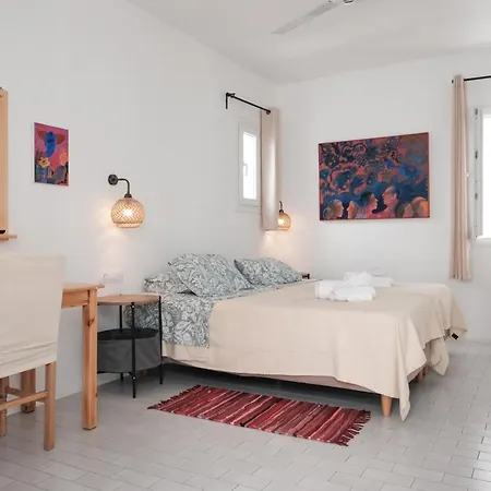 Angela's 2* Mykonos Town