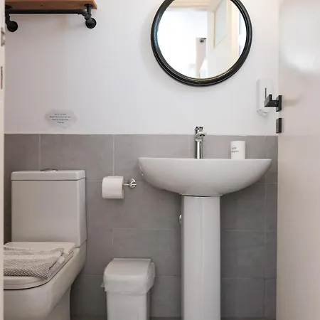 Angela's 2* Mykonos Town